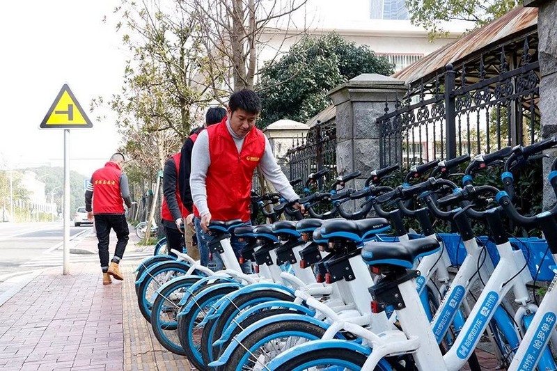 HJC黄金城官方网站集团本部员工陌头自愿服务