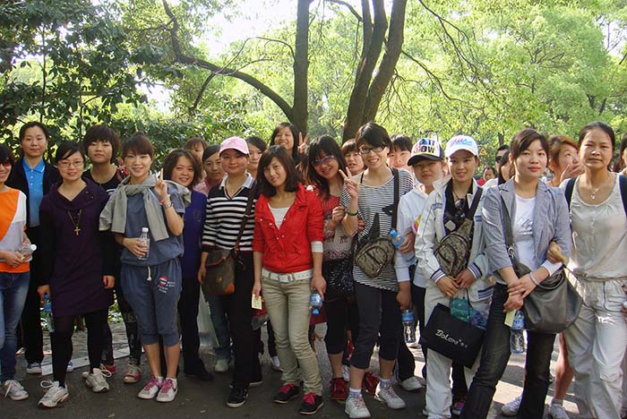 2011年 集团组织员工举行岳麓山登山活动