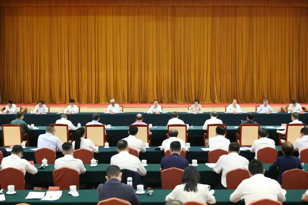 民营经济人士形势政策座谈会在京召开,中共中央政治局委员、中央统战部部长李干杰出席并讲话。集团董事长彭铁缆参加会议。.png
